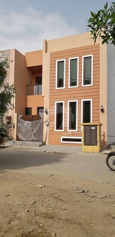 ڈی ایچ اے فیز 7 ایکسٹینشن ڈی ایچ اے ڈیفینس کراچی میں 4 کمروں کا 4 مرلہ مکان 3.75 کروڑ میں برائے فروخت۔