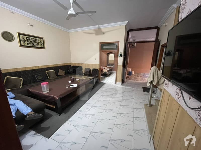 گلفشاں کالونی فیصل آباد میں 4 کمروں کا 4 مرلہ مکان 1.15 کروڑ میں برائے فروخت۔