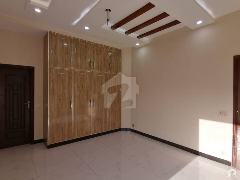 سکھ چین گارڈنز ۔ بلاک سی سکھ چین گارڈنز لاہور میں 6 کمروں کا 10 مرلہ مکان 1.53 کروڑ میں برائے فروخت۔