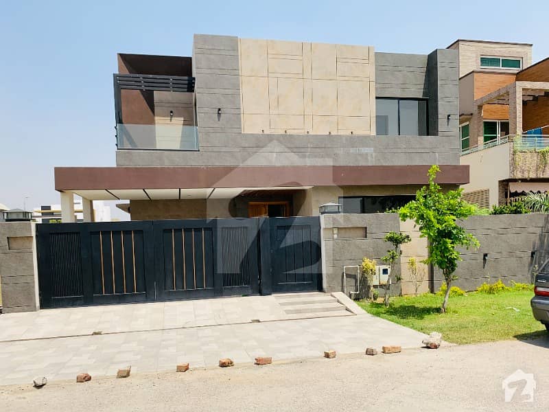 Near 80 Kanal Park Brand New Owner Needy Bungalow For Sale