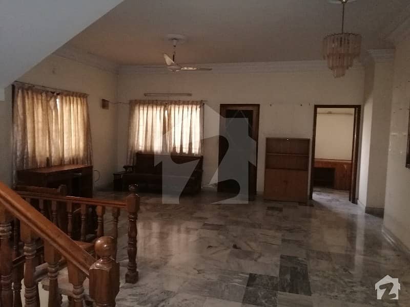 ڈی ایچ اے فیز 4 ڈی ایچ اے کراچی میں 4 کمروں کا 12 مرلہ مکان 6 کروڑ میں برائے فروخت۔