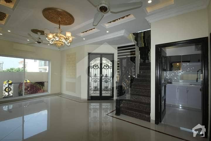 طارق گارڈنز ۔ بلاک بی طارق گارڈنز لاہور میں 3 کمروں کا 5 مرلہ مکان 1.6 کروڑ میں برائے فروخت۔