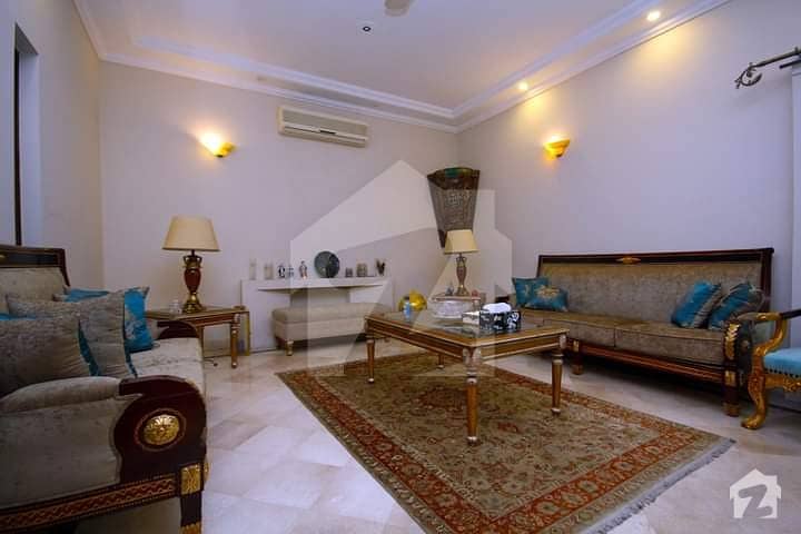 طارق گارڈنز ۔ بلاک ڈی طارق گارڈنز لاہور میں 6 کمروں کا 1 کنال مکان 3.6 کروڑ میں برائے فروخت۔
