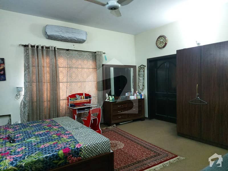 پنجاب گورنمنٹ ایمپلائیز سوسائٹی لاہور میں 6 کمروں کا 2 کنال مکان 5.5 کروڑ میں برائے فروخت۔