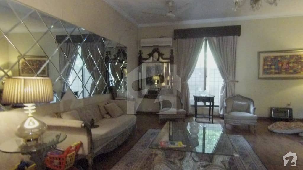 کیولری گراؤنڈ لاہور میں 5 کمروں کا 3 کنال مکان 15 کروڑ میں برائے فروخت۔