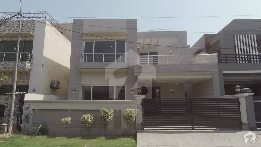 ڈیوائن گارڈنز ۔ بلاک سی ڈیوائن گارڈنز لاہور میں 4 کمروں کا 10 مرلہ مکان 2.55 کروڑ میں برائے فروخت۔