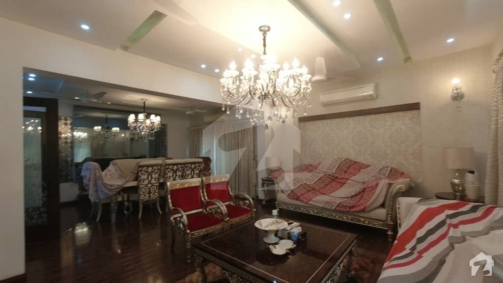 ڈی ایچ اے فیز 6 - بلاک جے فیز 6 ڈیفنس (ڈی ایچ اے) لاہور میں 5 کمروں کا 1 کنال مکان 6.8 کروڑ میں برائے فروخت۔