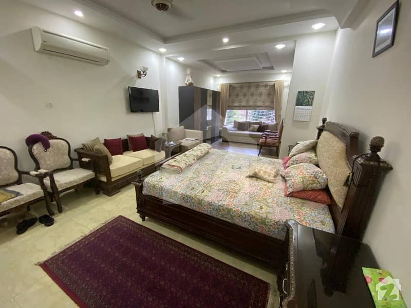 ایف ۔ 10 اسلام آباد میں 6 کمروں کا 1 کنال مکان 11 کروڑ میں برائے فروخت۔