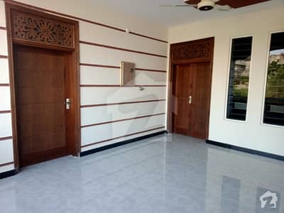 جناح گارڈنز فیز 1 جناح گارڈنز ایف ای سی ایچ ایس اسلام آباد میں 4 کمروں کا 7 مرلہ مکان 1.8 کروڑ میں برائے فروخت۔