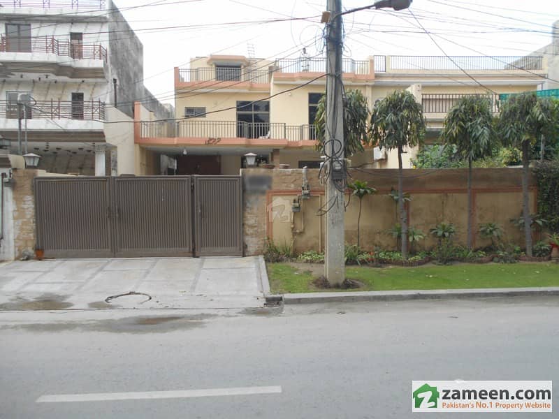 1Kanal Double Story Commercial House 200fit Road Nearest Main Allah Hoo Chowk For Sale In Johar Town