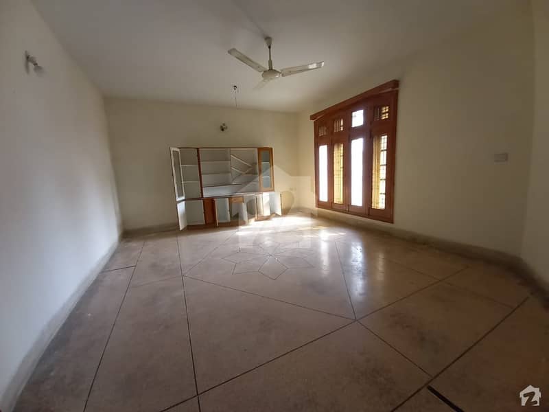 Book A 2813  Square Feet Upper Portion In Khayaban Gardens