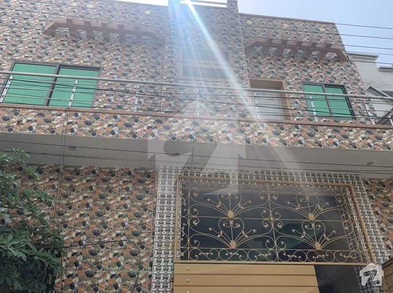 ایڈن گارڈنز فیصل آباد میں 5 کمروں کا 6 مرلہ مکان 1.2 کروڑ میں برائے فروخت۔