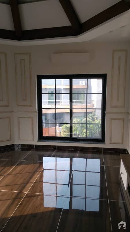 ڈی ایچ اے فیز 8 - بلاک این ڈی ایچ اے فیز 8 ڈیفنس (ڈی ایچ اے) لاہور میں 5 کمروں کا 14 مرلہ مکان 4.9 کروڑ میں برائے فروخت۔