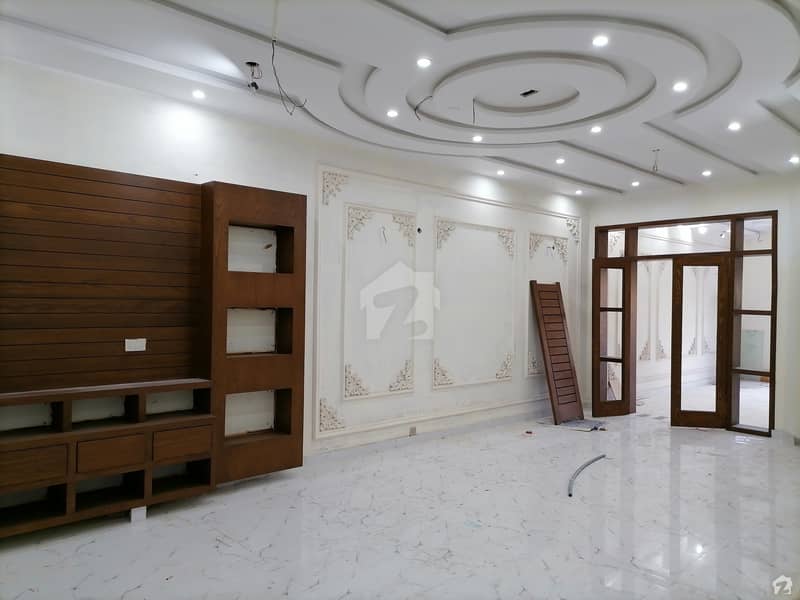 10 Marla House For Sale In Beautiful Nasheman-e-Iqbal
