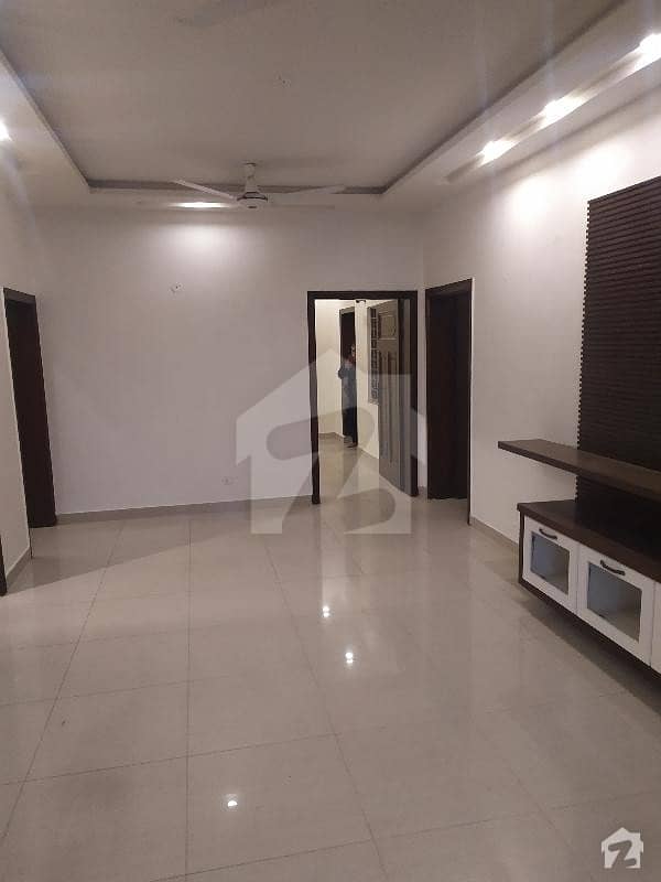 4500  Square Feet Flat For Rent In The Perfect Location Of Cantt