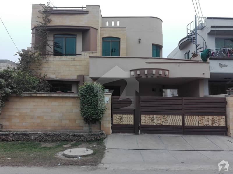 Ready To Buy A House 10 Marla In Lahore