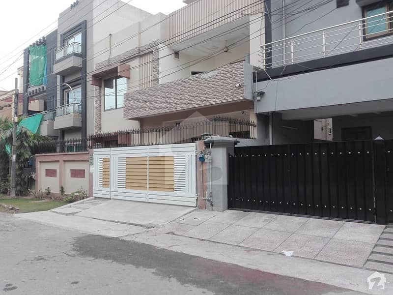 10 Marla House Up For Sale In Wapda Town
