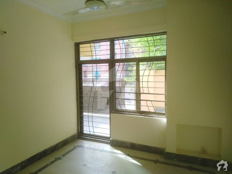 اچھرہ لاہور میں 4 کمروں کا 5 مرلہ مکان 1.6 کروڑ میں برائے فروخت۔