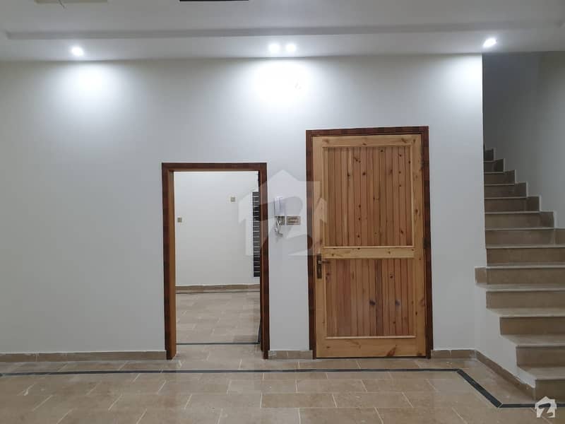 قادر کالونی گجرات میں 2 کمروں کا 5 مرلہ مکان 50 لاکھ میں برائے فروخت۔