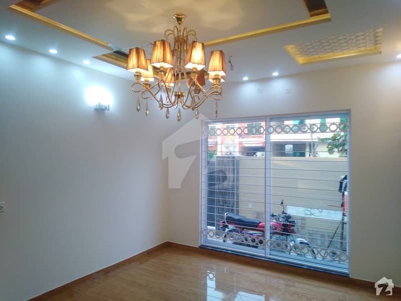 ریونیو سوسائٹی - بلاک بی ریوینیو سوسائٹی لاہور میں 4 کمروں کا 1 کنال مکان 2.55 کروڑ میں برائے فروخت۔