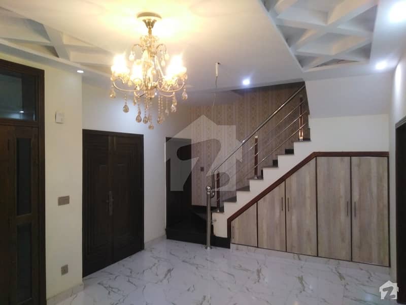 ریونیو سوسائٹی - بلاک بی ریوینیو سوسائٹی لاہور میں 5 کمروں کا 11 مرلہ مکان 2.7 کروڑ میں برائے فروخت۔