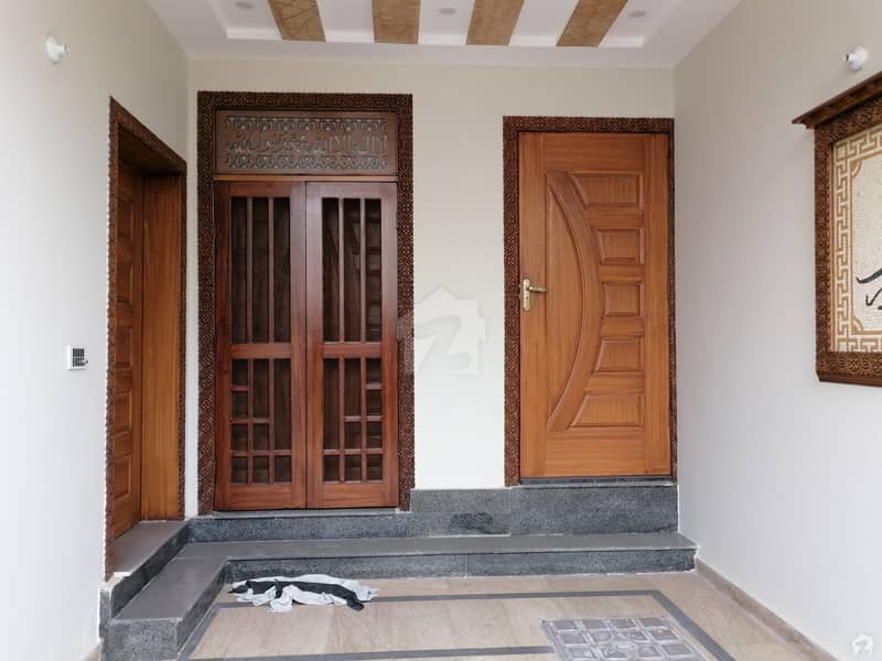 سکھ چین گارڈنز ۔ بلاک بی سکھ چین گارڈنز لاہور میں 6 کمروں کا 1 کنال مکان 4.25 کروڑ میں برائے فروخت۔