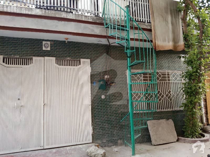 کرکٹ اسٹیڈیم روڈ راولپنڈی میں 6 کمروں کا 3 مرلہ مکان 1.7 کروڑ میں برائے فروخت۔
