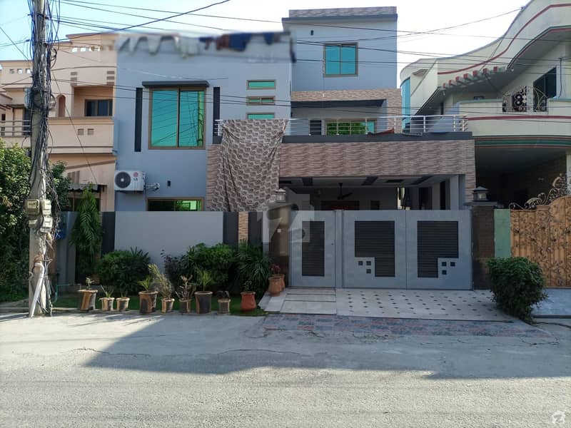 10 Marla House available for sale in DC Colony, Gujranwala