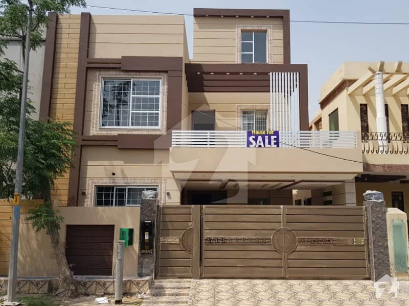 8 Marla House For Sale In Umar Block Bahria Town Lahore