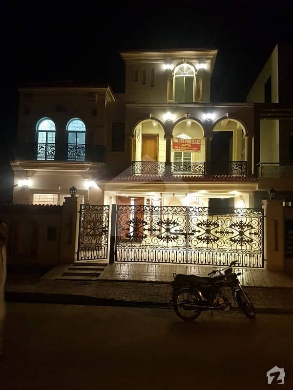10 Marla Beautiful Modern Design And Well Constructed House At Excellent Location Is Available For Sale In Talha Block