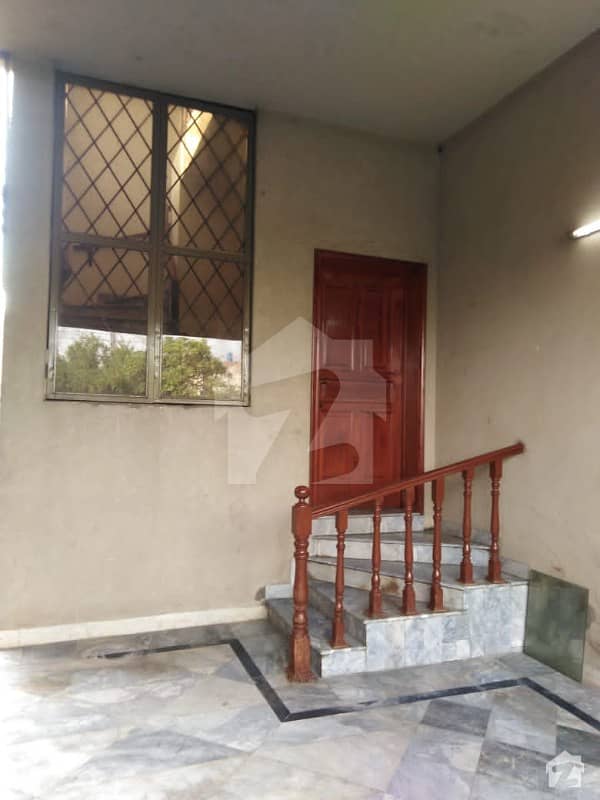 Separate Gate Kanal Upper Portion For Rent