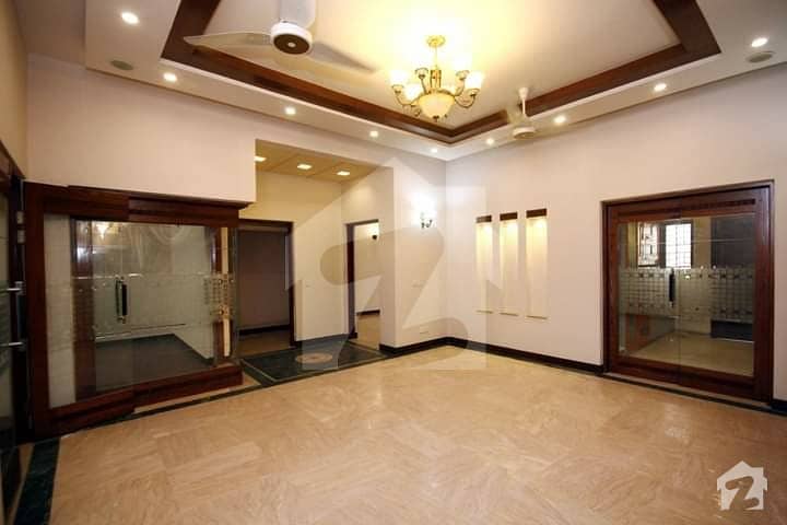 این ایف سی 1 لاہور میں 6 کمروں کا 1 کنال مکان 2.75 کروڑ میں برائے فروخت۔