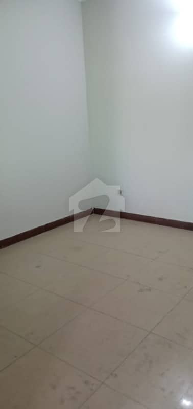 1650  Square Feet Flat Is Available For Sale
