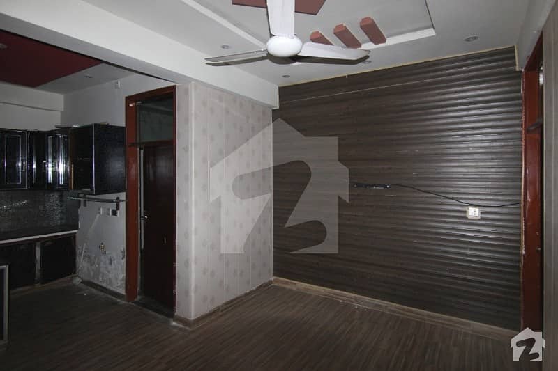 علامہ اقبال ٹاؤن لاہور میں 2 کمروں کا 3 مرلہ فلیٹ 25 ہزار میں کرایہ پر دستیاب ہے۔