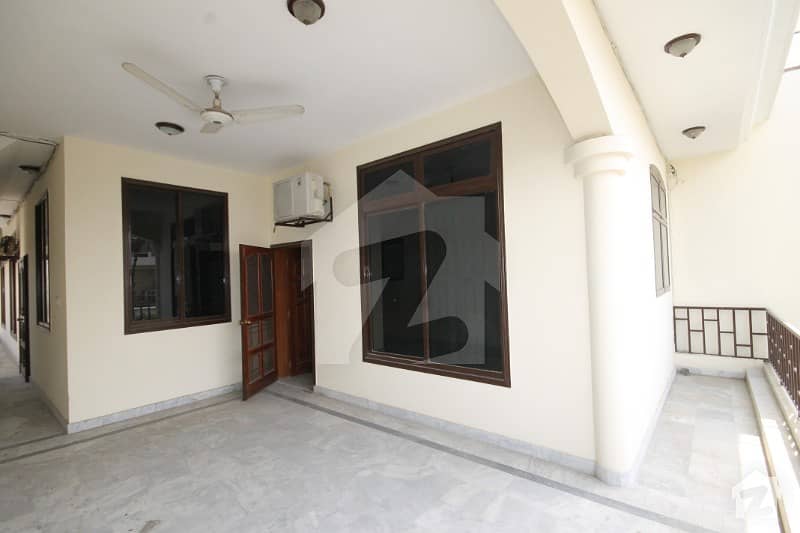 Slightly Used With Gas 10 Marla Beautiful House For Sale In State Life Block F