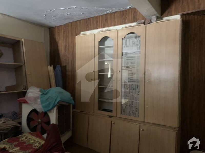 علامہ اقبال ٹاؤن ۔ کریم بلاک علامہ اقبال ٹاؤن لاہور میں 2 کمروں کا 3 مرلہ فلیٹ 45 لاکھ میں برائے فروخت۔