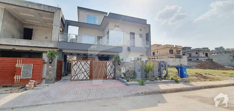 Designers House With 2 Water Fall & Garden For Sale In Bahria Town Prime Location