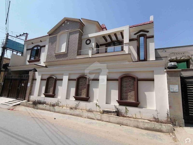 فضیلت ٹاؤن رحیم یار خان میں 8 مرلہ مکان 1.6 کروڑ میں برائے فروخت۔