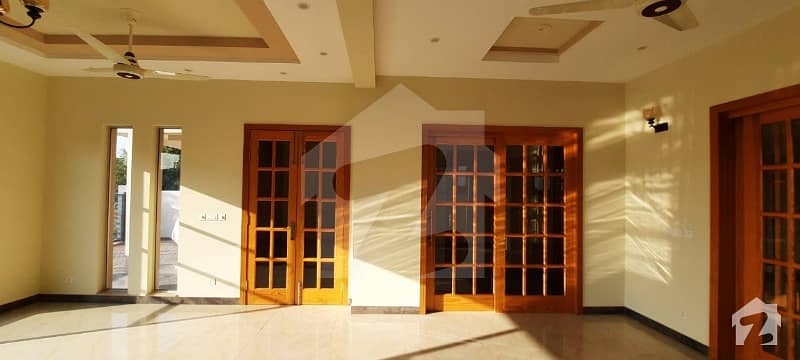 فضائیہ ہاؤسنگ سکیم لاہور میں 6 کمروں کا 1 کنال مکان 4.75 کروڑ میں برائے فروخت۔