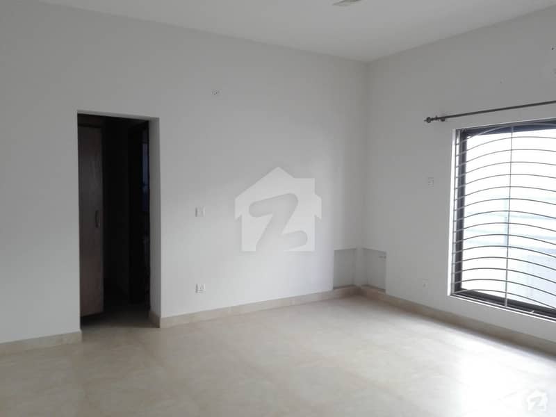In E-11 Flat Sized 600 Square Feet For Rent