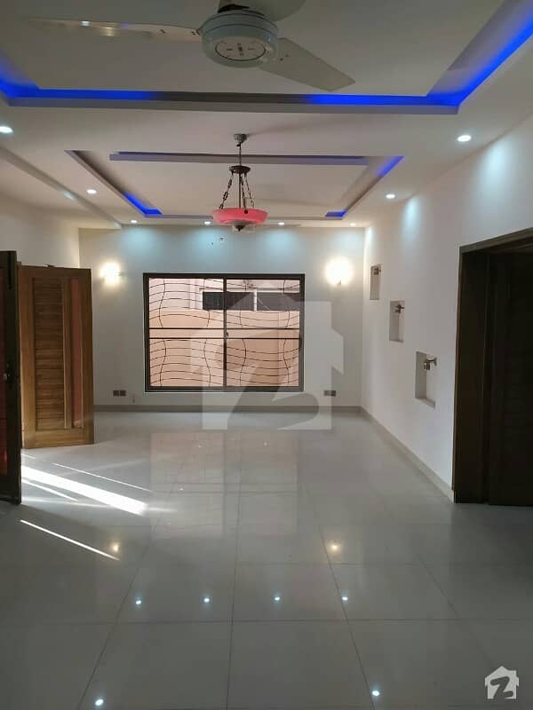 10marla Slightly Used House For Sale 4bed Attached Bats T. V Launch, Drawing Dinning Double Kitchen Store Room And Servent Quarter Hot Location In Dha