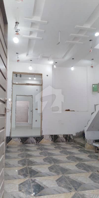 حمزہ ٹاؤن لاہور میں 4 کمروں کا 5 مرلہ مکان 67 لاکھ میں برائے فروخت۔