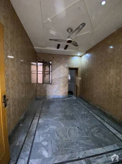 سبزہ زار سکیم ۔ بلاک سی سبزہ زار سکیم لاہور میں 2 کمروں کا 5 مرلہ بالائی پورشن 22 ہزار میں کرایہ پر دستیاب ہے۔