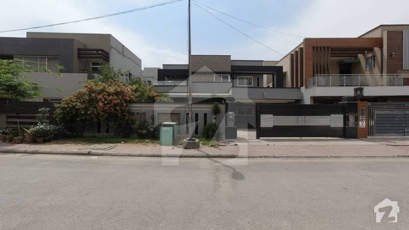 1 Kanal House For Grabs In Bahria Town - Sector C