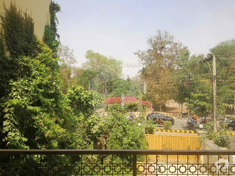 1 Kanal Dual Storey Commercial Building Available For Rent Lawrence