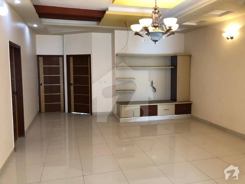 دادابھوئے ٹاؤن فیصل کنٹونمنٹ کینٹ کراچی میں 3 کمروں کا 8 مرلہ فلیٹ 2.25 کروڑ میں برائے فروخت۔