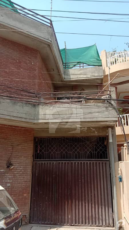 ایجوکیشن ٹاؤن لاہور میں 7 کمروں کا 10 مرلہ مکان 1.8 کروڑ میں برائے فروخت۔