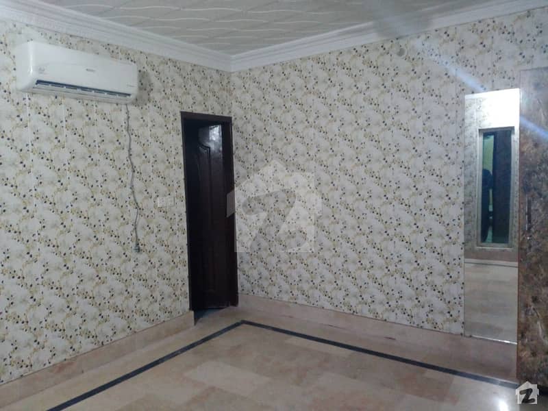 225 Square Feet Room Is Available In Model Town