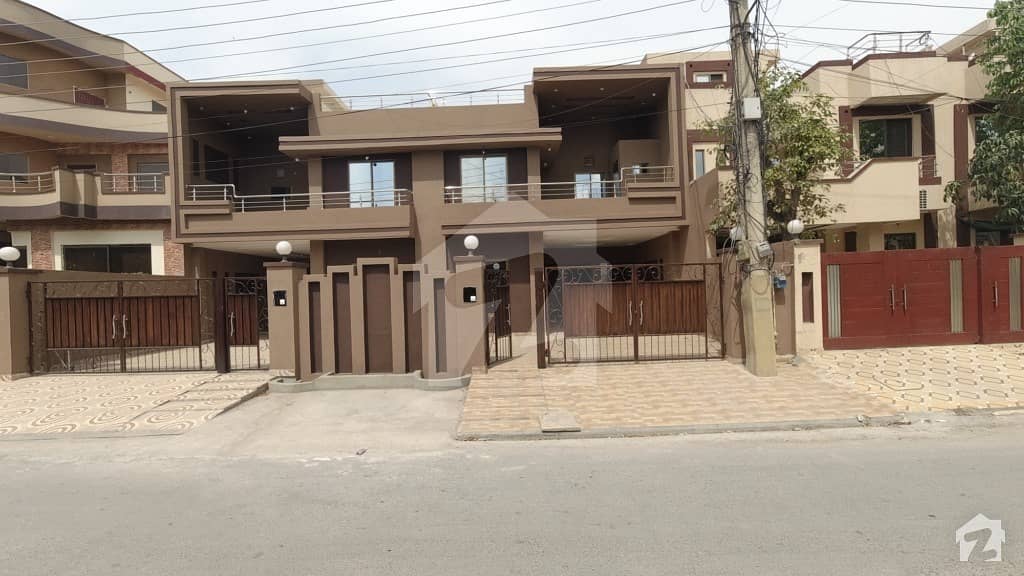 10 Marla House In Nasheman-e-Iqbal For Sale