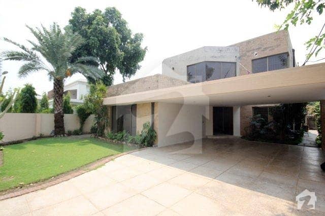 1 Kanal A Grand Beautiful Luxury Bungalow For Sale in dha phase 1